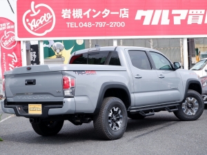 タコマ2021年　新車　セメントグレー