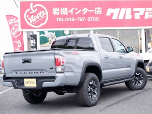 タコマ2021年　新車　セメントグレー