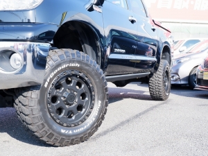 タンドラ新車並行　タンドラ　６インチＵＰ　２０インチＡＷ