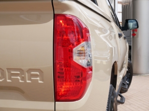 タンドラタンドラ　4WD　クルーマックス　SR5　新車並行