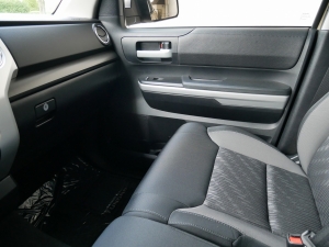 タンドラタンドラ　4WD　クルーマックス　SR5　新車並行