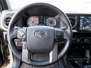 タコマタコマ　４ＷＤ　ダブルキャブ　ＴＲＤオフロード