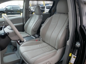 シエナ新車並行　シエナ　XLE　4WD