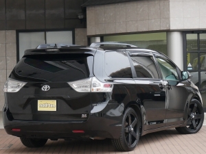 シエナ新車並行　シエナ　XLE　4WD