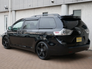 シエナ新車並行　シエナ　XLE　4WD