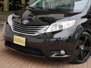 シエナ新車並行　シエナ　XLE　4WD