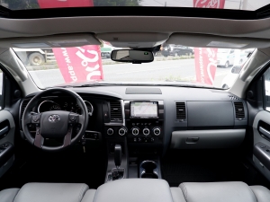 セコイア新車並行セコイア4WD　リミテッド　