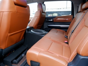 タンドラ新車並行　タンドラ　4ＷＤ　クルーマックス　1794ＥＤ　Ｖ８