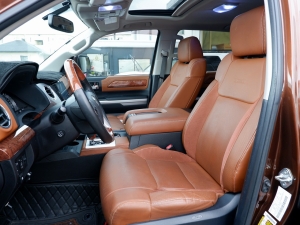 タンドラ新車並行　タンドラ　4ＷＤ　クルーマックス　1794ＥＤ　Ｖ８