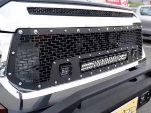 タンドラ新車並行　タンドラ　4ＷＤ　クルーマックス　1794ＥＤ　Ｖ８