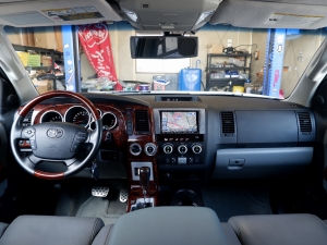 セコイア新車並行セコイア　4WD　リミテッド
