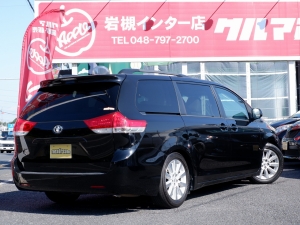 シエナシエナ　LE　新車並行純正18インチＡＷ　カスタムレザーシート