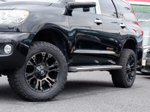 セコイア新車並行セコイア　4ＷＤ　ＳＲ５　プレミアム