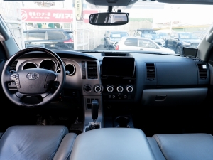 セコイア新車並行セコイア　4ＷＤ　ＳＲ５　プレミアム