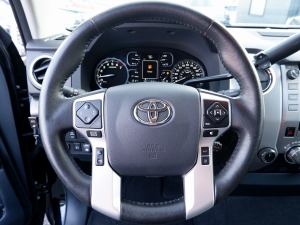 タンドラ新車並行　タンドラ　4ＷＤ　クルーマックス　SR5