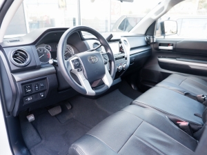 タンドラ新車並行　タンドラ4WD　クルーマックス　SR5