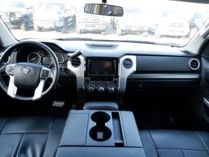 タンドラ新車並行タンドラ　4ＷＤ　クルーマックス　リミテッド