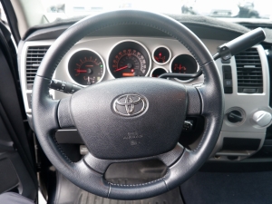 タンドラタンドラ　4ＷＤ　クルーマックス　Ｖ８