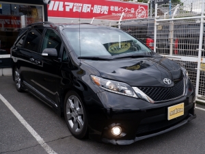 シエナ新車並行　ローダウン　低走行車両！