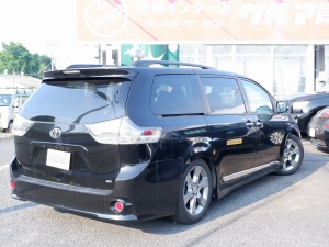 シエナ新車並行　ローダウン　低走行車両！
