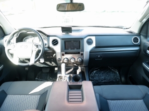 タンドラタンドラ　4ＷＤ　クルーマックス　SR5