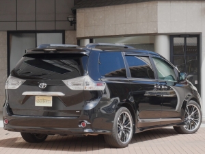 シエナ新車並行　2013年モデル　8人乗り