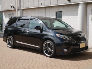 シエナ新車並行　2013年モデル　8人乗り