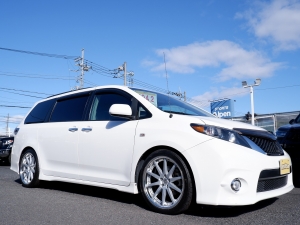 シエナ新車並行２０１４年アメリカモデル　シエナSE　サンルーフ　 アルパインＢＩＧ-Ｘ9インチナビ　バグガード　KICKERスピーカー両側パワースライドドア　パワーリアゲート　ヒッチ