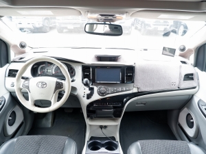 シエナ新車並行２０１４年アメリカモデル　シエナSE　サンルーフ　 アルパインＢＩＧ-Ｘ9インチナビ　バグガード　KICKERスピーカー両側パワースライドドア　パワーリアゲート　ヒッチ