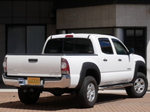 タコマ新車並行タコマ　4ＷＤダブルキャブ　SR5