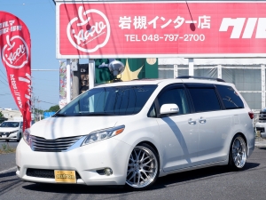 シエナ新並アメリカモデル２０１７ｙシエナ　リミテッド　ツインサンルーフ　スマートキー　電動格納ドアミラー　アルパイン９インチナビ　セカンドシートオットマン　クリアランスソナー　ブラインドスポットモニター