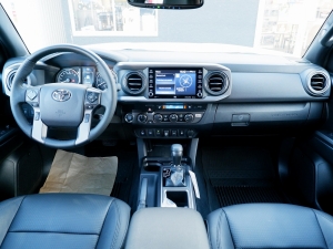 タコマ新車並行　R3タコマ　ダブルキャブ　TRDオフロードプレミアムpkg ４WD　サンルーフ　リフトアップ　レザーシート　LEDヘッドライト　電動リアガラス　レーダークルコン　レーンディパーチャーアラート