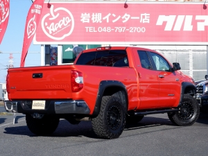 タンドラ新並２０１８年アメリカモデル4WDタンドラ クルーマックスSR5　RIGIO LEDライトn-Fabフロントバンパー　アルミスキットプレート　ブッシュワーカーオーバーフェンダー　メソッド18インチAW