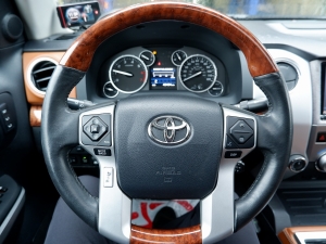タンドラ新車並行　最上級グレード１７９４ED　サンルーフ