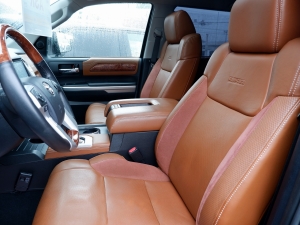 タンドラ新車並行　最上級グレード１７９４ED　サンルーフ