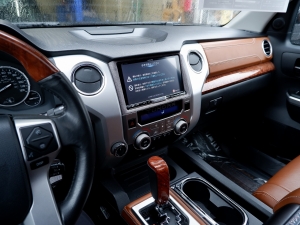 タンドラ新車並行　最上級グレード１７９４ED　サンルーフ