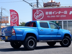 タコマ新車並行　４WD　ダブルキャブ　トノカバー