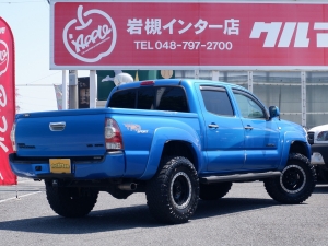 タコマ新車並行　４WD　ダブルキャブ　トノカバー