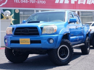 タコマ新車並行　４WD　ダブルキャブ　トノカバー