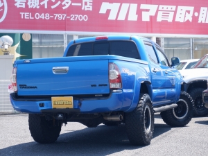 タコマ新車並行　４WD　ダブルキャブ　トノカバー