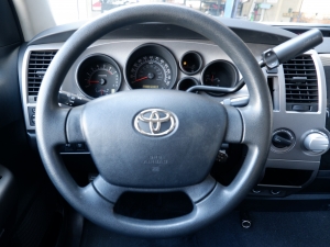 タンドラ新車並行　リフトアップ