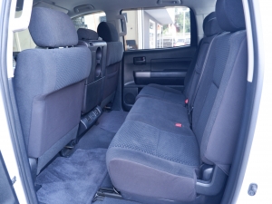 タンドラ新車並行　リフトアップ