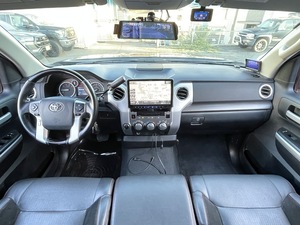 タンドラ新車並行　リフトアップ　グリルガード