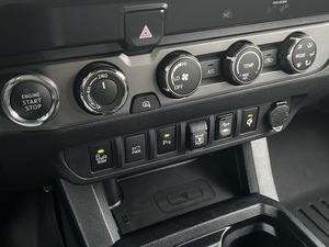 タコマ新車並行　1オーナー　ベージュ