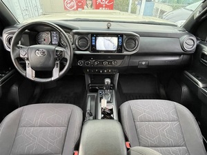 タコマ新車並行　1オーナー　ベージュ
