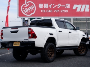 ハイラックスARBバンパー　リフトアップ　RAYS