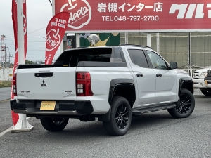 トライトン三菱ピックアップトラック　トライトン
