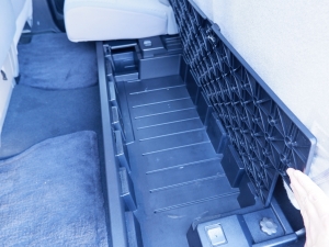タンドラダブルキャブ　ベンコラ　４WD