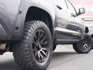 タンドラ新車並行　クルーマックス　４WD