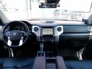 タンドラ新車並行　クルーマックス　４WD